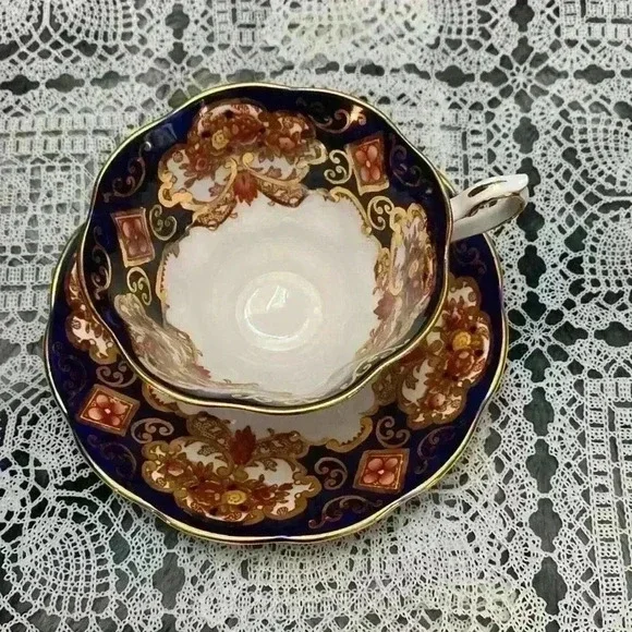 Royal Albert Heirloom Footed  Cup &
Saucer england - Picture 11 of 16
